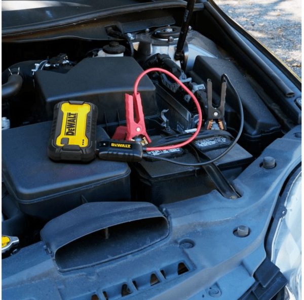 DeWalt 1600 Peak Amp Lithium Jump Starter with USB Power Bank DXAELJ16 - Image 3