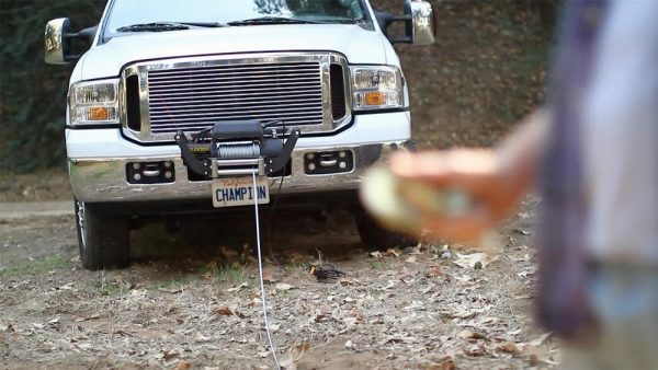 Champion 10,000-Lb Truck/SUV Winch Kit with Speed Mount and Remote Control - Image 4